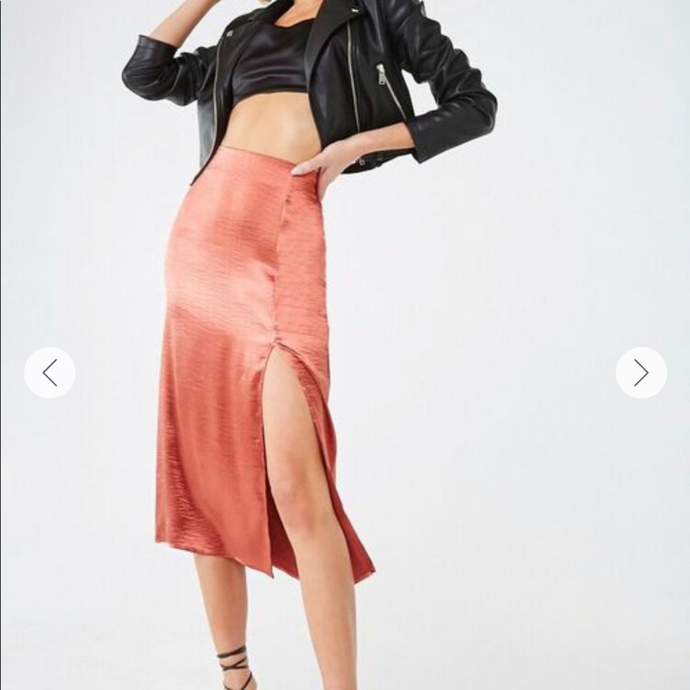 Midi satin skirt with side slit